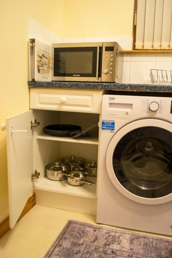 Superb 2 Bedroom Flat - Refurbished Dec 2024 인버네스 외부 사진