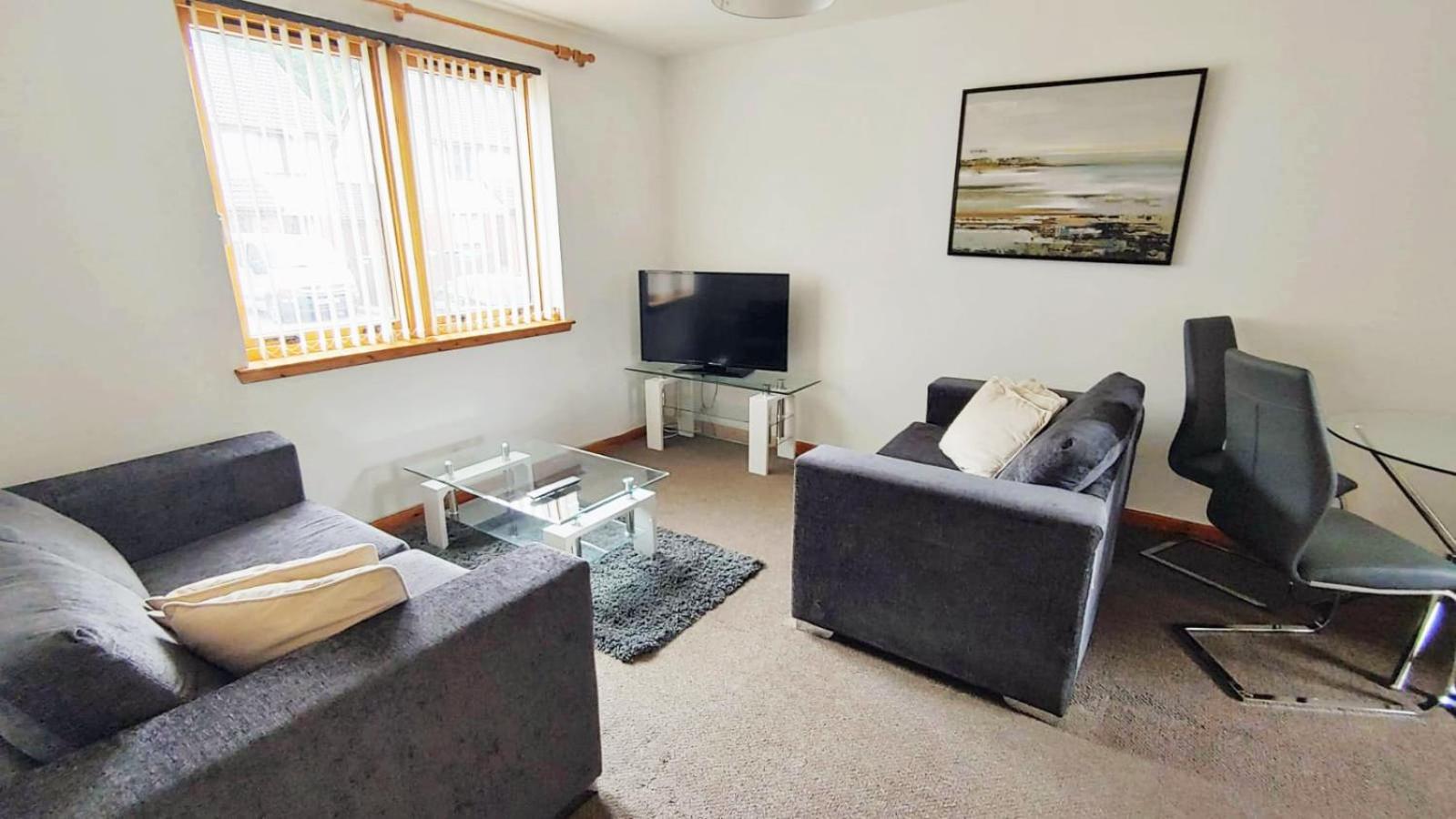 Superb 2 Bedroom Flat - Refurbished Dec 2024 인버네스 외부 사진