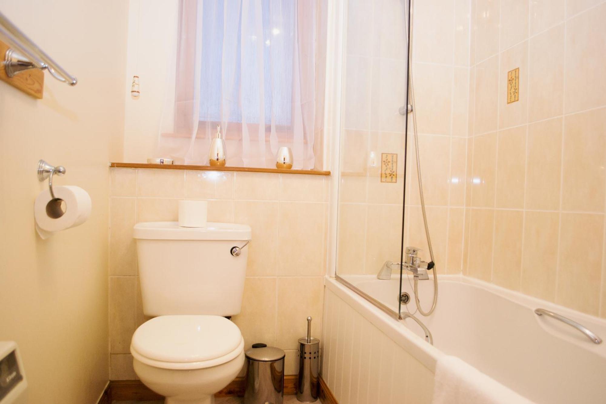 Superb 2 Bedroom Flat - Refurbished Dec 2024 인버네스 외부 사진